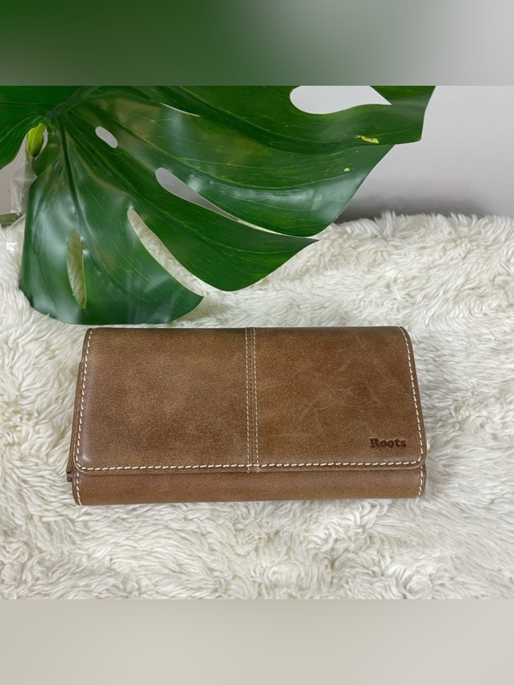 NWOT 🦫 Roots Tribe Large Fold Wallet - Picture 2 of 11